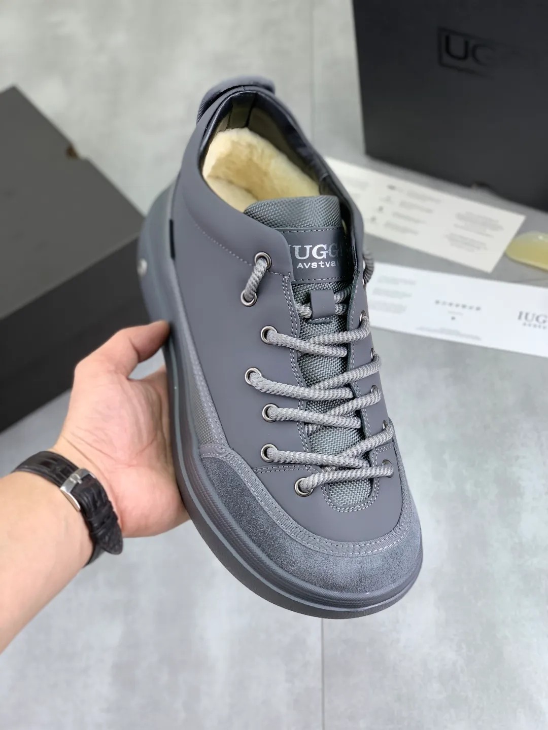 Men's shoes 💰P640 New arrival 🆕🆕🆕 IUGGI Latest fashion products Super cool new thick-soled bread shoes Outdoor sports shoes non-slip and shock-absorbing Ultra-light first-layer cowhide Wear-resistant and stain-resistant Fine texture Australian imported wool lining Comfortable and soft Breathable and non-smelly feet Model: 669-01 Size: 39-44